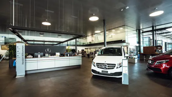 Schlieren Nutzfahrzeuge Standort Showroom 01 2280X1283 Schlieren Nutzfahrzeuge Standort Showroom 01 2280X1283