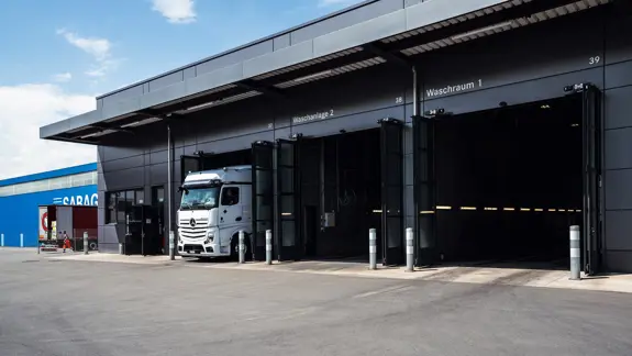 Schlieren Nutzfahrzeuge Standort Aussenansicht 02 2280X1283 Schlieren Nutzfahrzeuge Standort Aussenansicht 02 2280X1283