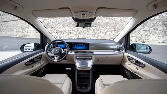 Mercedes V Klasse MBUX Augmented Reality für Navigation - Merbag (1) Mercedes V Klasse MBUX Augmented Reality für Navigation - Merbag (1)